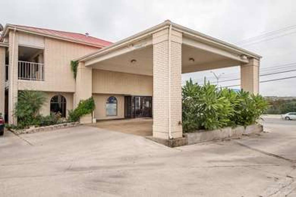 MOTEL 6 SAN ANTONIO FIESTA TRAILS 4