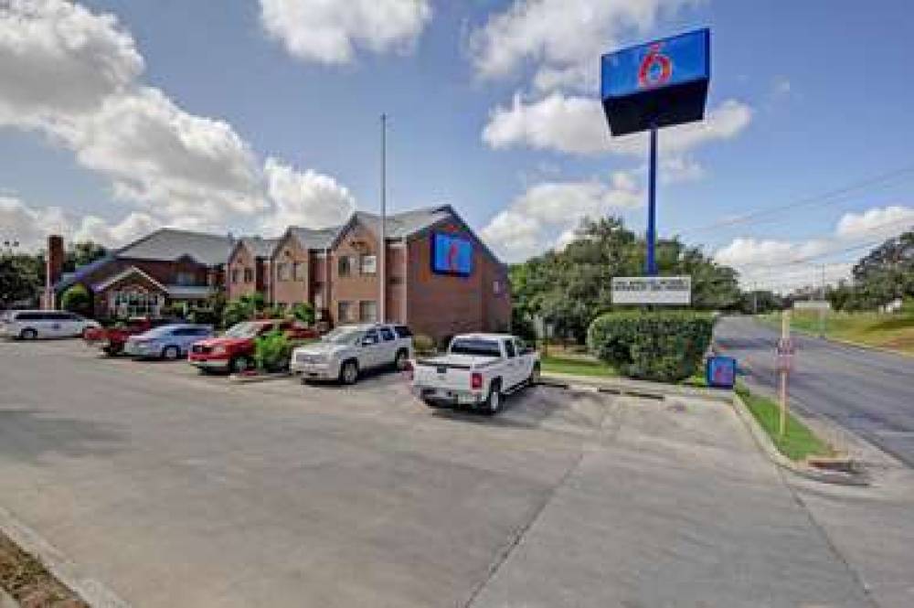 Motel 6 San Antonio Medical Center South 5