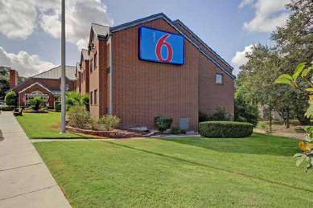 Motel 6 San Antonio Medical Center South 1