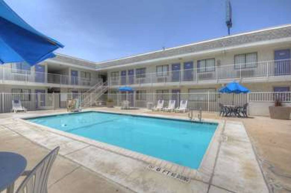 MOTEL 6 SAN ANTONIO-SAM HOUSTON 9