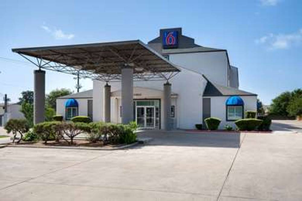 Motel 6 San Antonio South 2