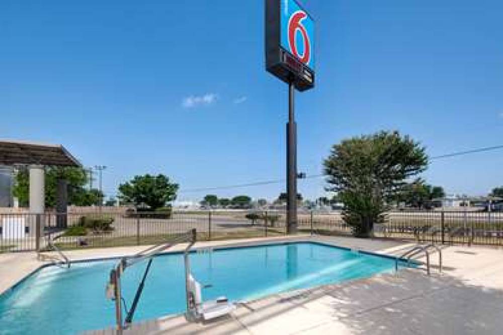 Motel 6 San Antonio South 3