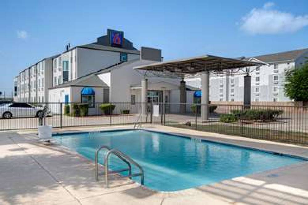 Motel 6 San Antonio South 1