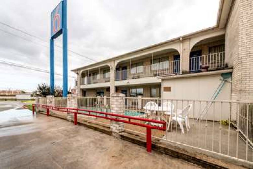 Motel 6 San Antonio Splashtown