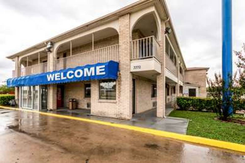 MOTEL 6 SAN ANTONIO-SPLASHTOWN 3