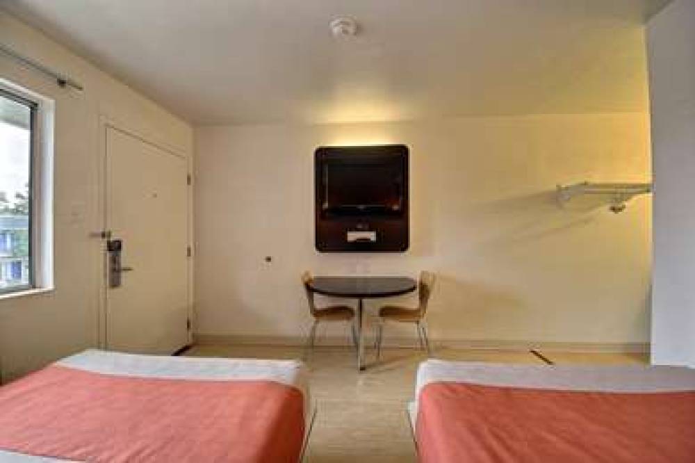 MOTEL 6 SAN MARCOS TX 6