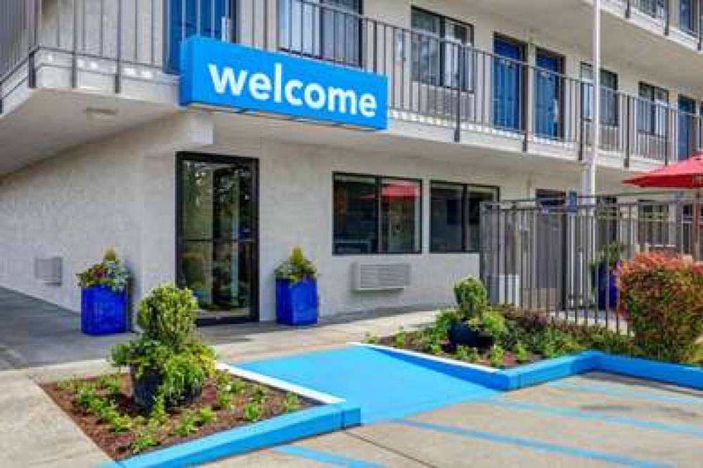 Motel 6 Seattle North Kirkland 2