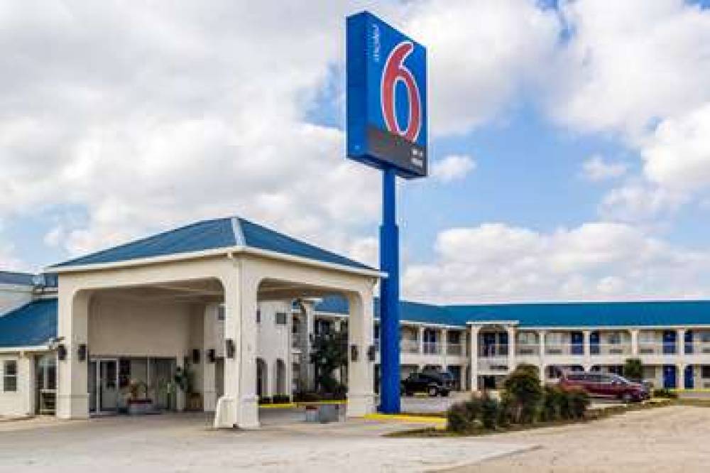 Motel 6 Seguin TX 1