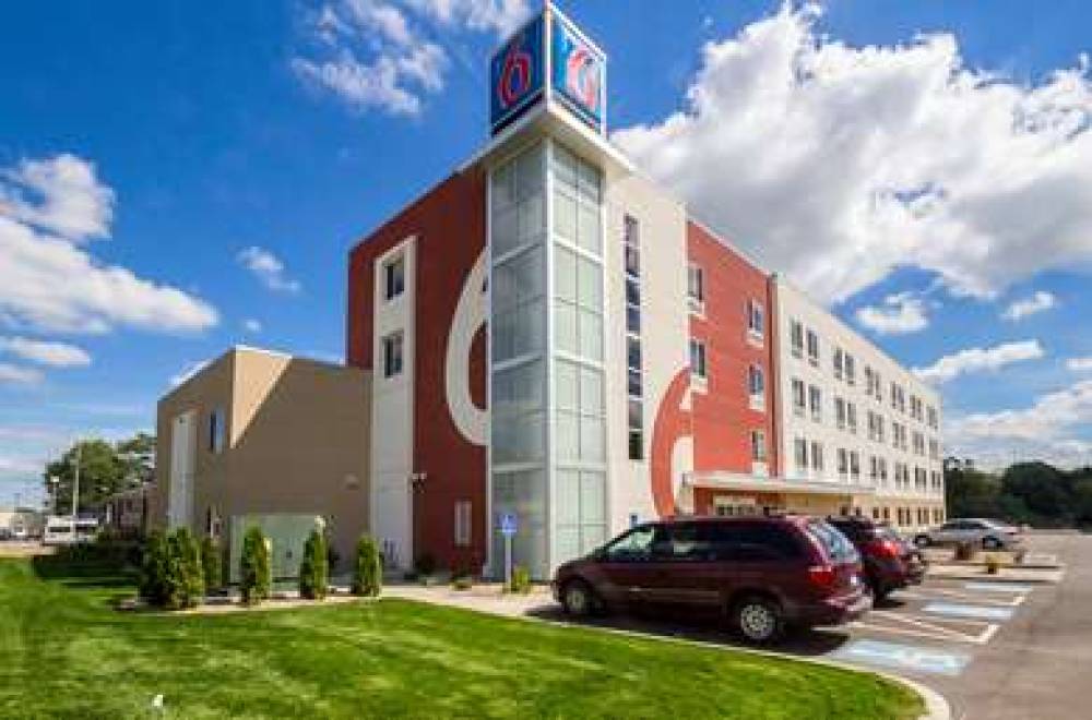 MOTEL 6 SOUTH BEND - MISHAWAKA IN 1