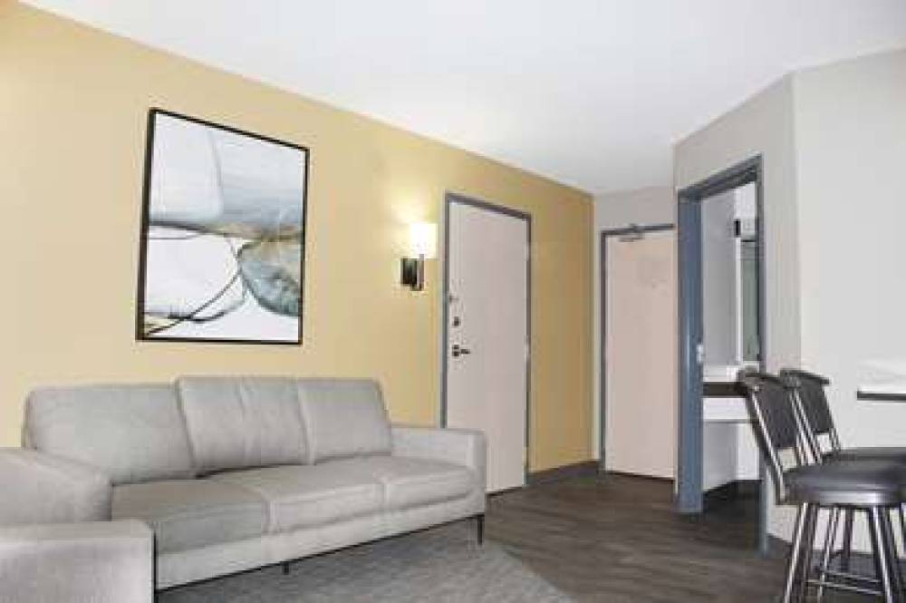 Motel 6 Stony Plain AB 8