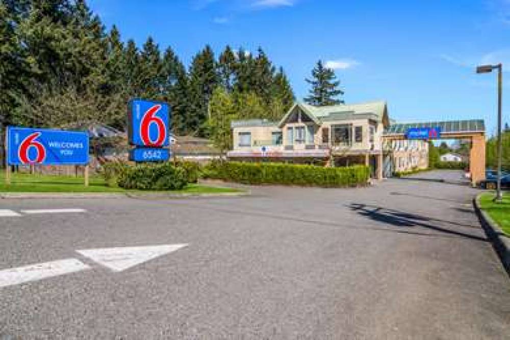 MOTEL 6 SURREY BC 2