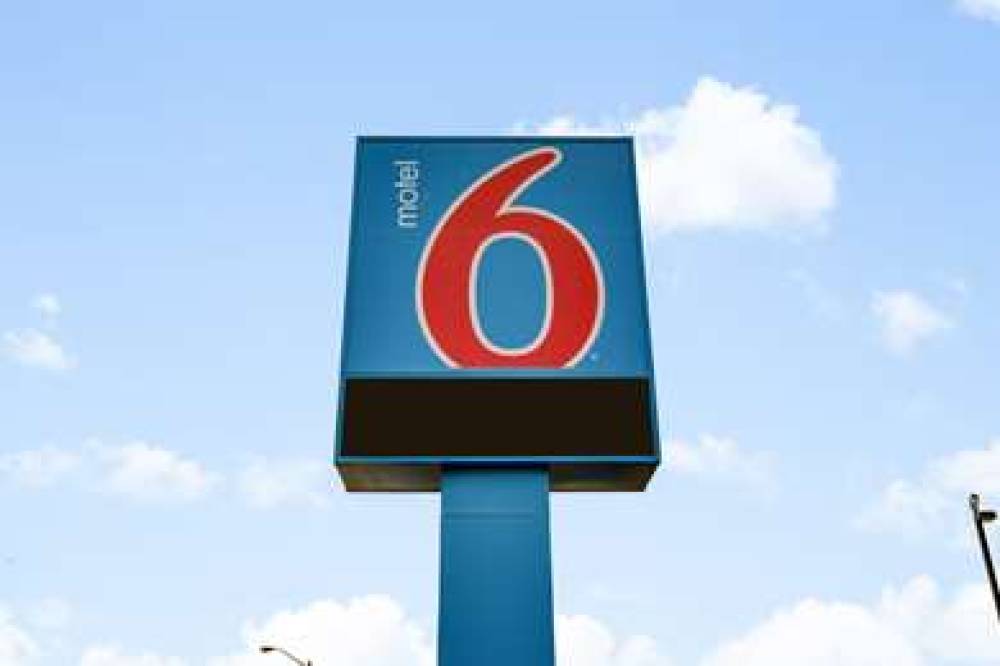 MOTEL 6 TORONTO - BRAMPTON 6