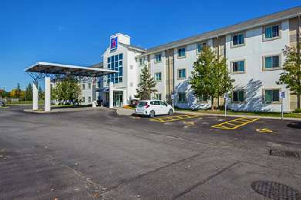 Motel 6 Toronto East - Whitby 5