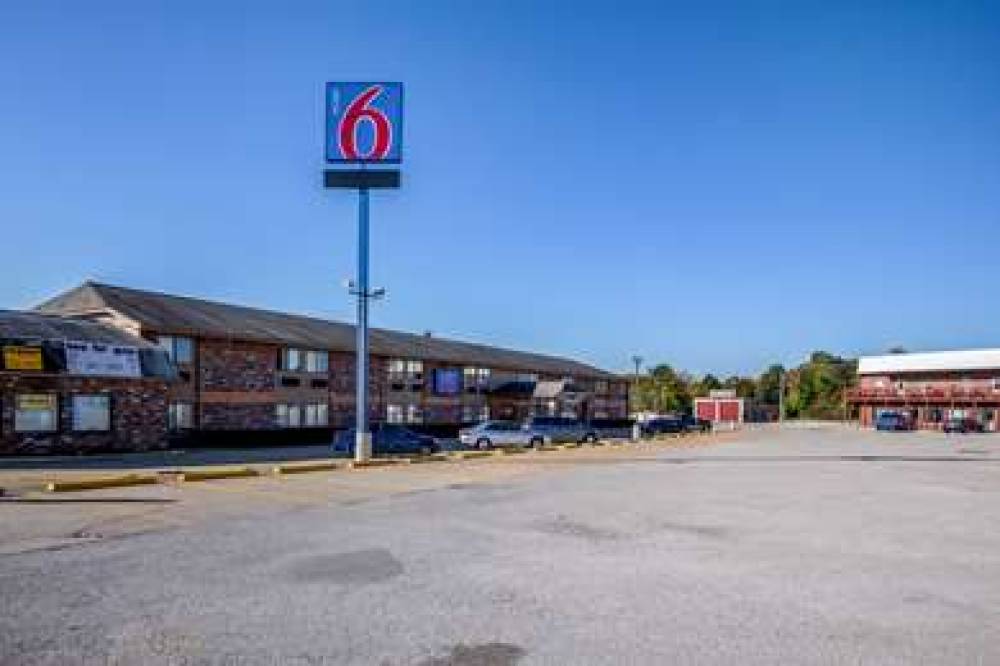 MOTEL 6 TROY IL 5