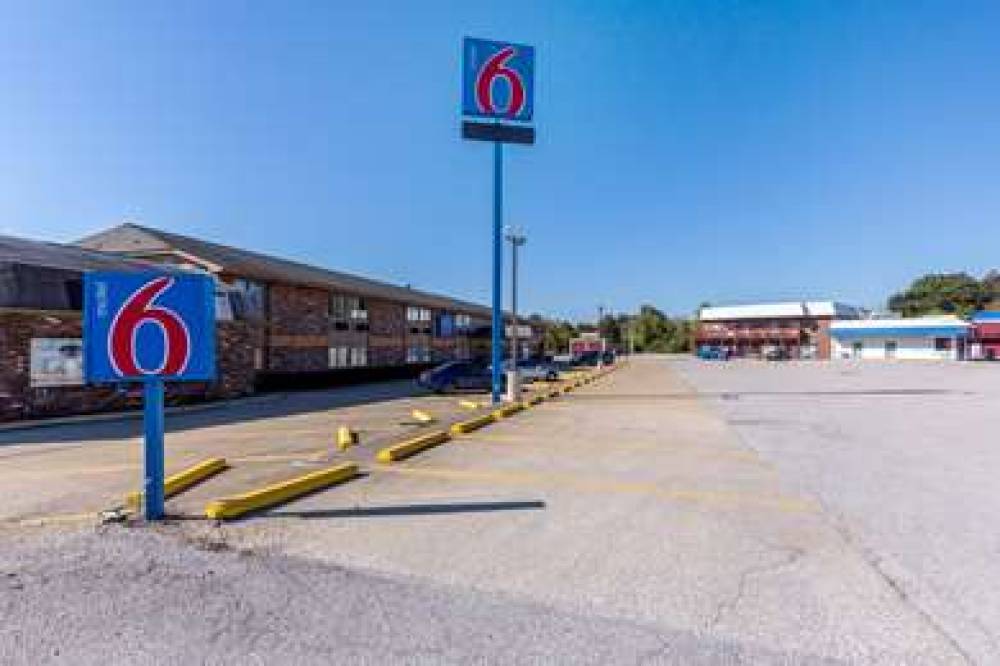 MOTEL 6 TROY IL 4