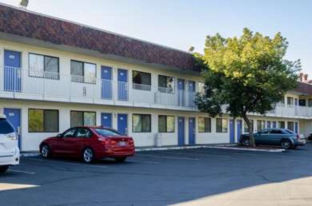 Motel 6 Turlock 6