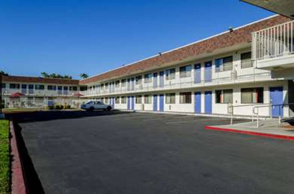 Motel 6 Turlock 5