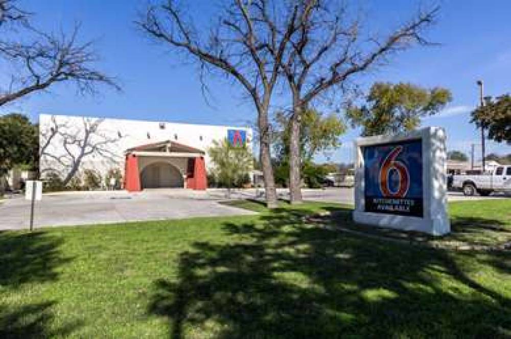 Motel 6 Uvalde TX 4