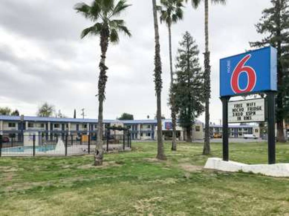 Motel 6 Visalia CA 1