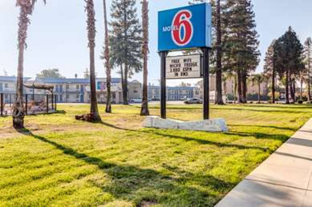 Motel 6 Visalia CA 4