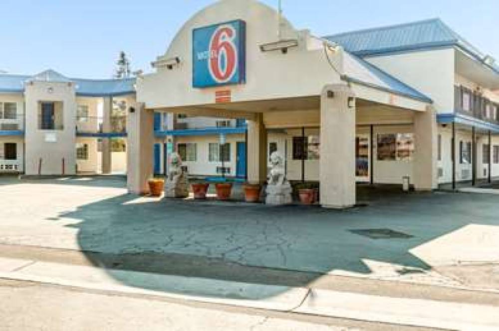 Motel 6 Visalia CA 2