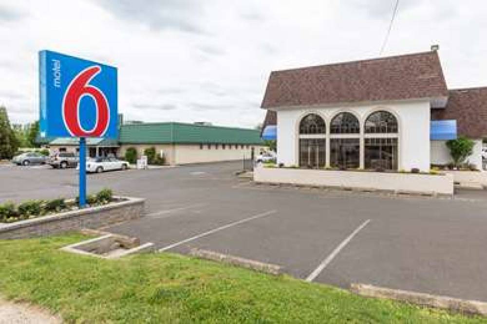 MOTEL 6 WARMINSTER, PA 3