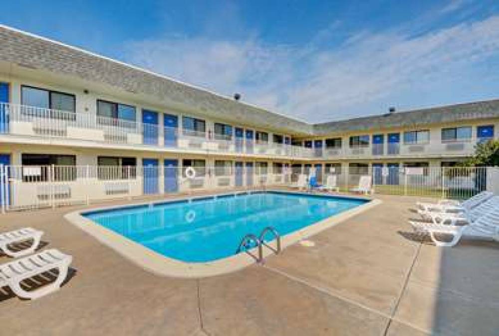 Motel 6 Wichita Airport 7