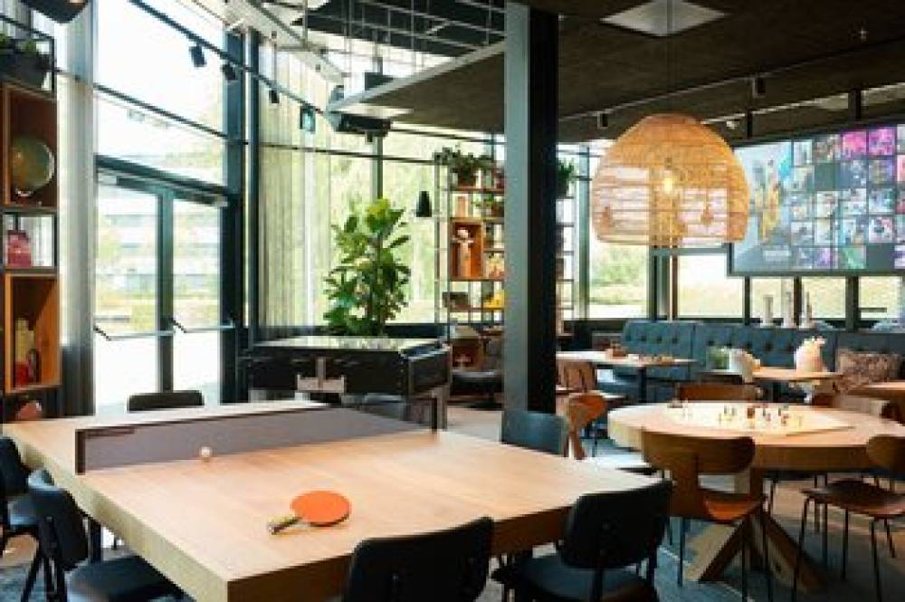 Moxy Amsterdam Schiphol Airport 8