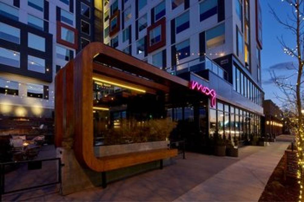 Moxy Denver Cherry Creek 4