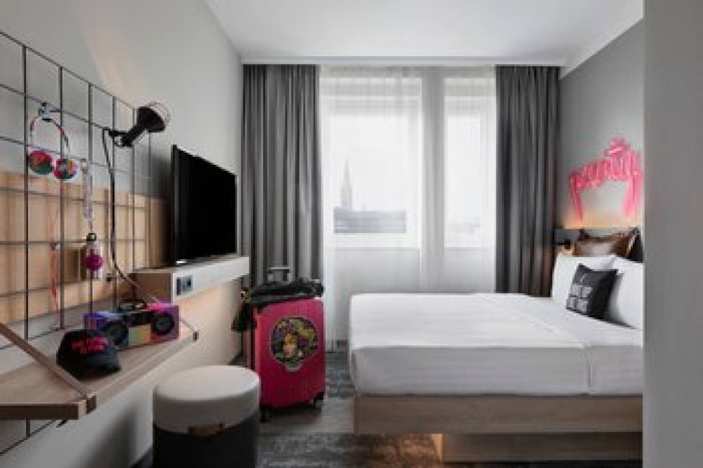 Moxy Duesseldorf City 10