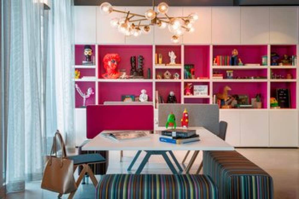 Moxy Frankfurt Airport 6