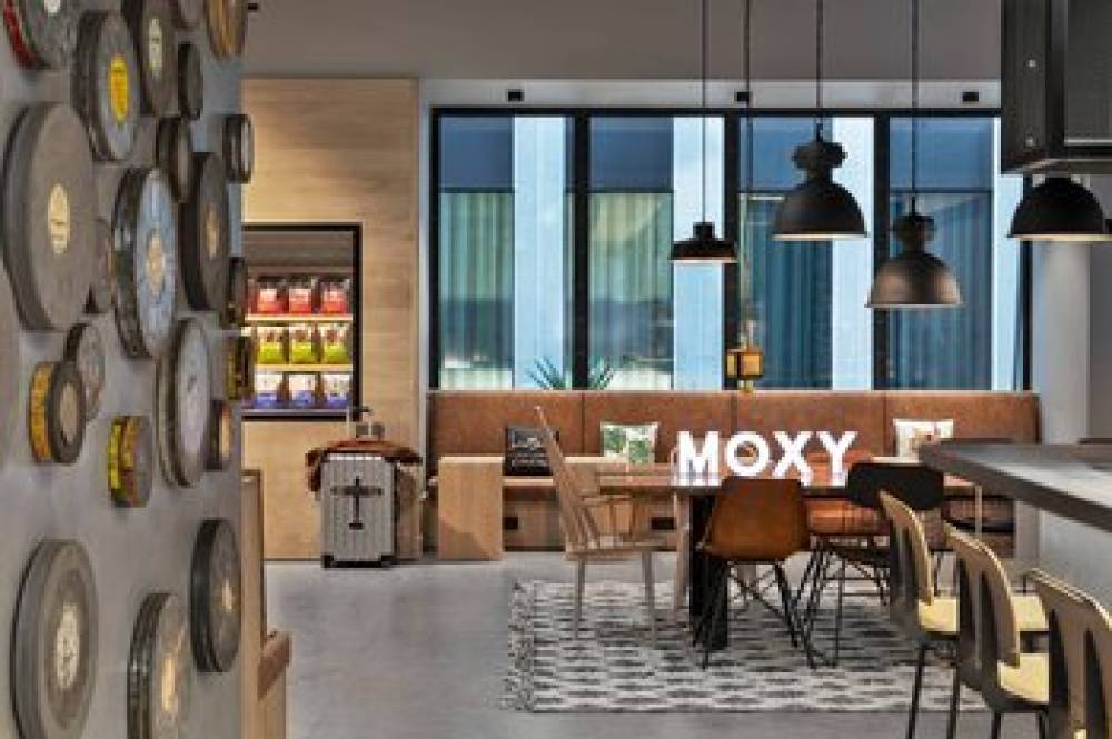 Moxy Lyon Airport 5