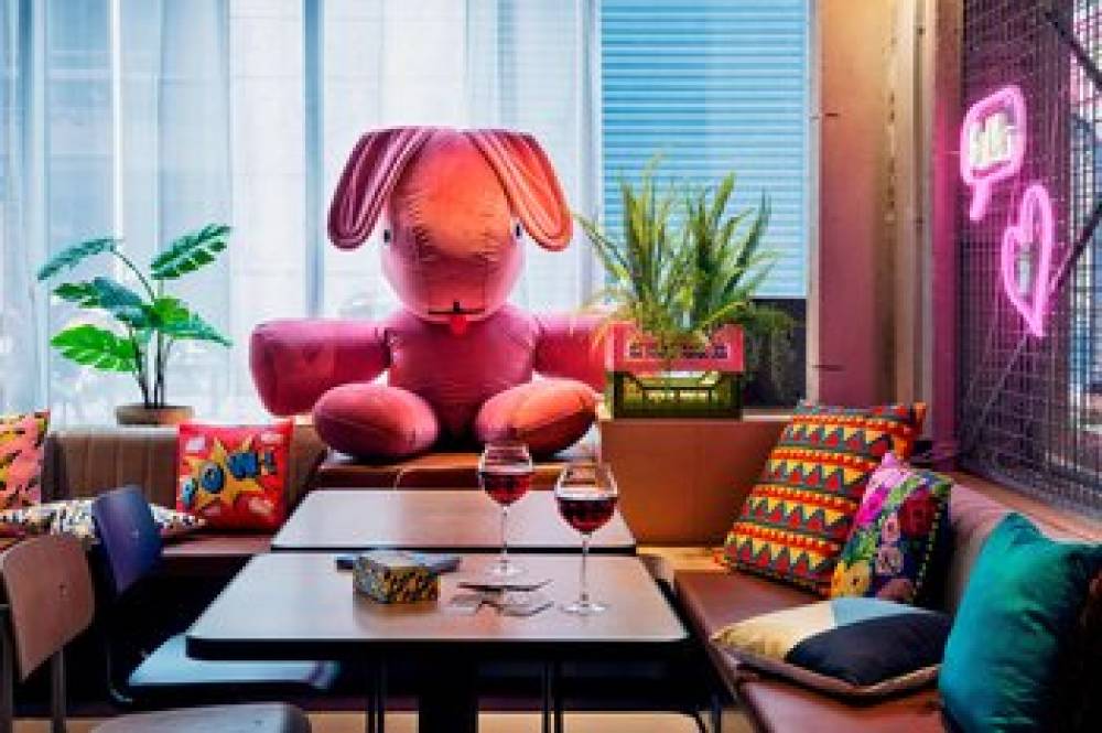 Moxy Paris Bastille 5