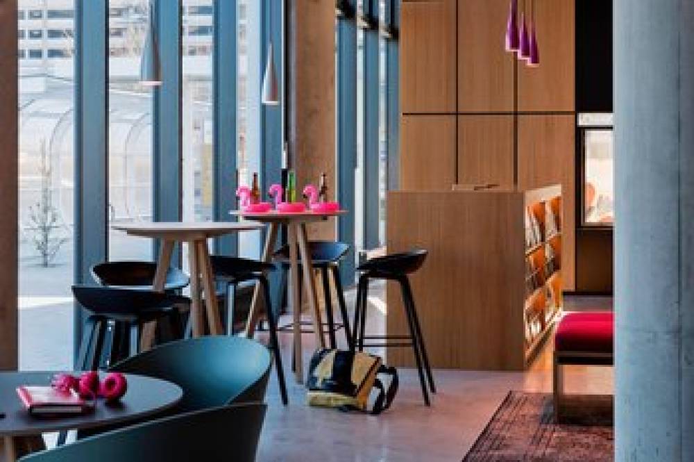 Moxy Vienna Airport 10