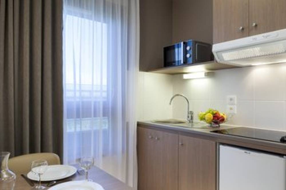 NEHO SUITES PORTE DE GENEVE 4