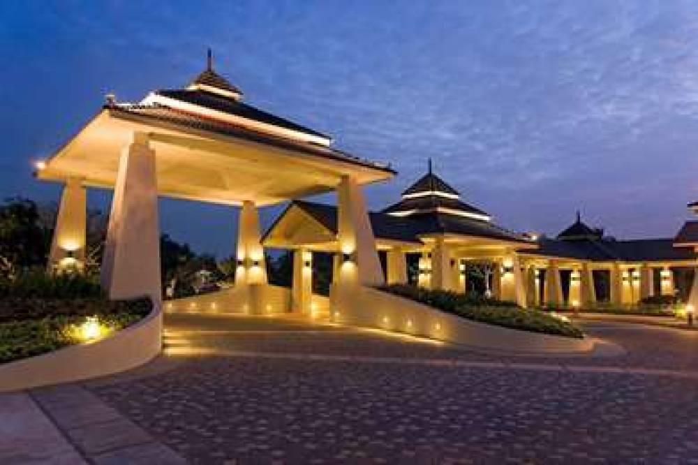 Novotel Chumphon Beach Resort & Golf 1