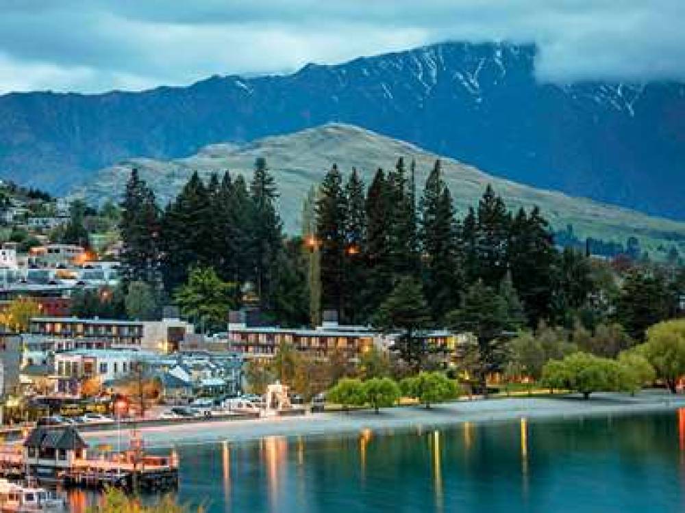 Novotel Queenstown Lakeside 3