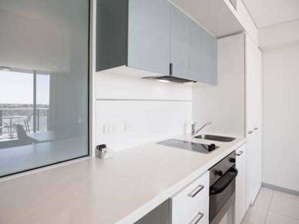 OAKS ADELAIDE HORIZONS SUITES 5