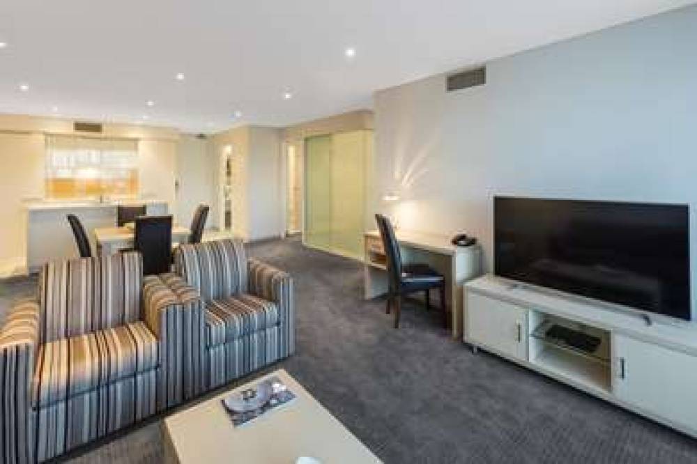 OAKS ADELAIDE HORIZONS SUITES 6