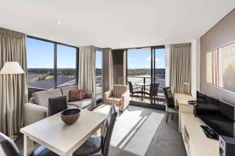 OAKS ADELAIDE HORIZONS SUITES 7