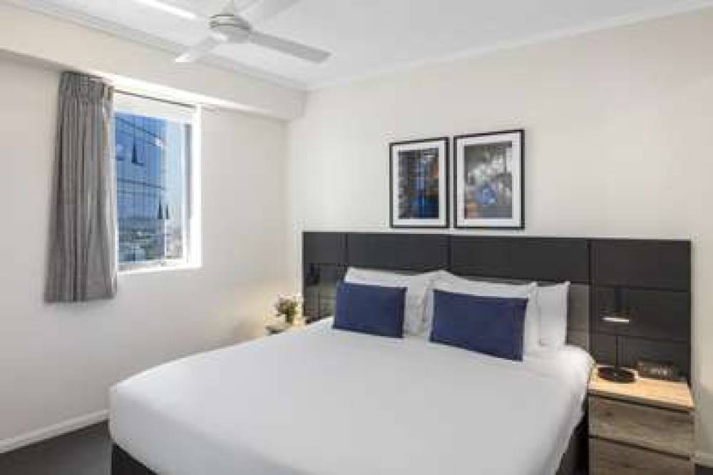 OAKS BRISBANE MARGARET SUITES 8