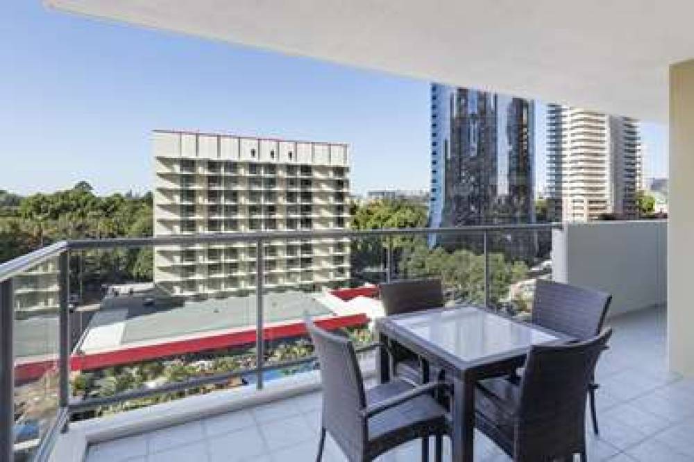 OAKS BRISBANE MARGARET SUITES 5