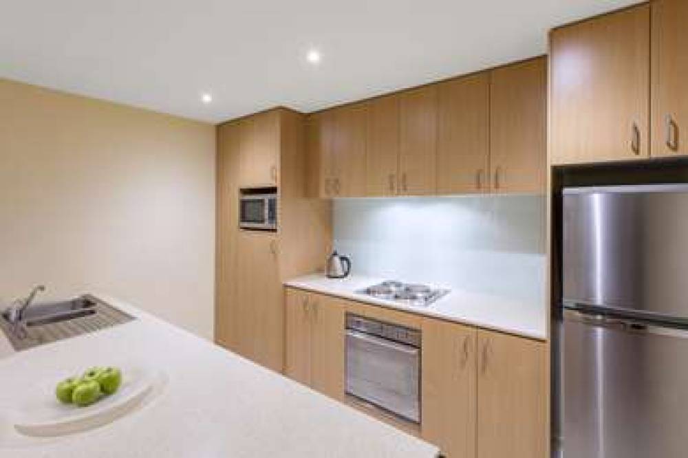 OAKS MELBOURNE LONSDALE SUITES 4