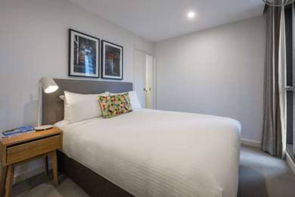 OAKS SOUTHBANK SUITES 3