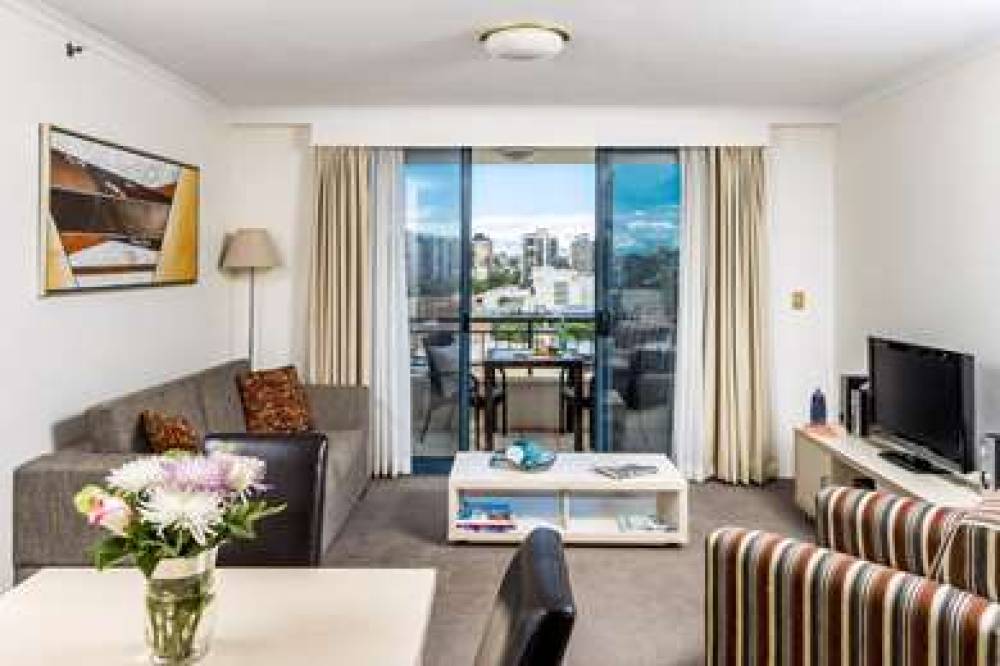 OAKS SYDNEY CASTLEREAGH SUITES 10