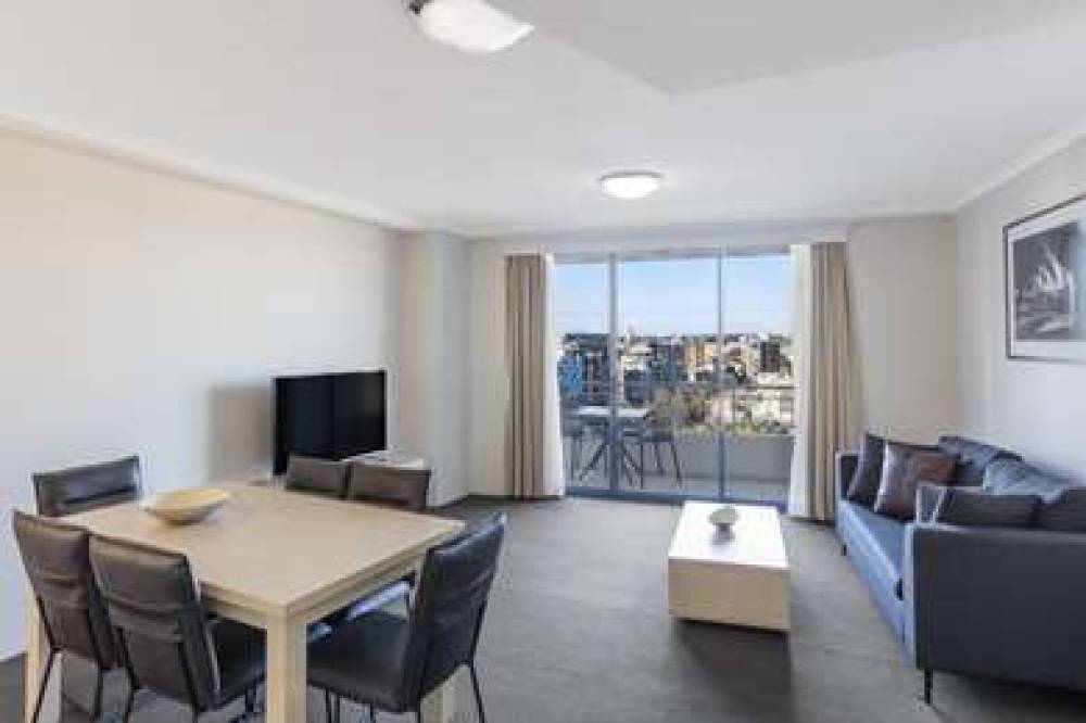 OAKS SYDNEY CASTLEREAGH SUITES 9