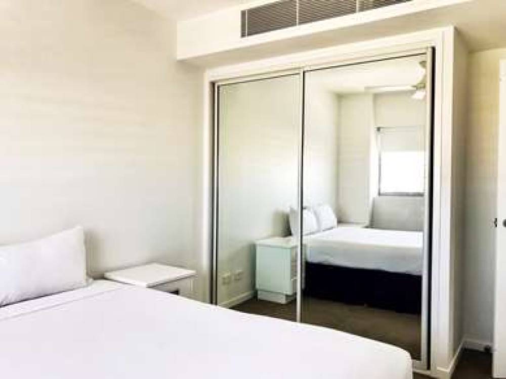 OAKS TOWNSVILLE GATEWAY SUITES 4