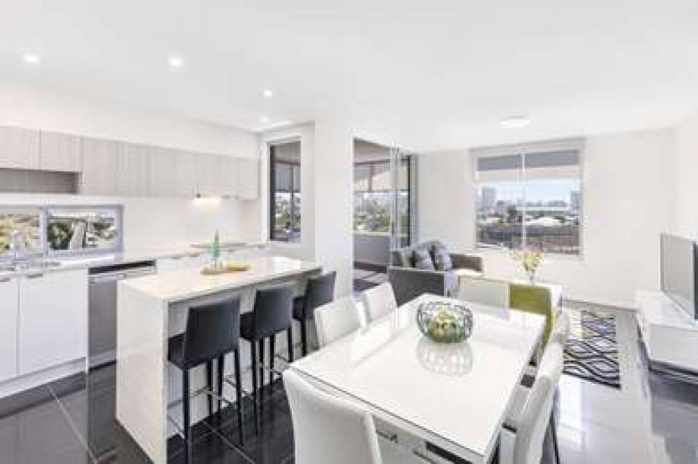 OAKS WOOLLOONGABBA SUITES 9