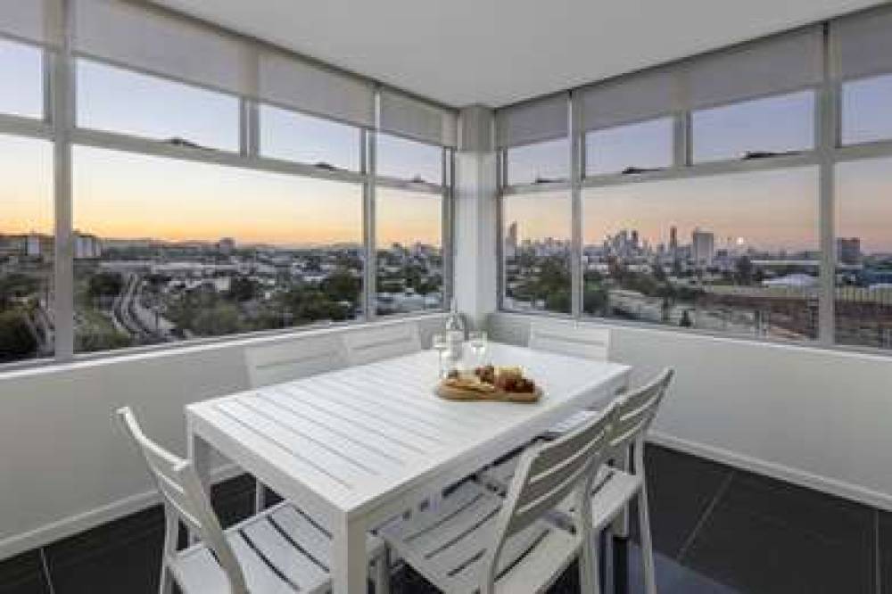 OAKS WOOLLOONGABBA SUITES 7