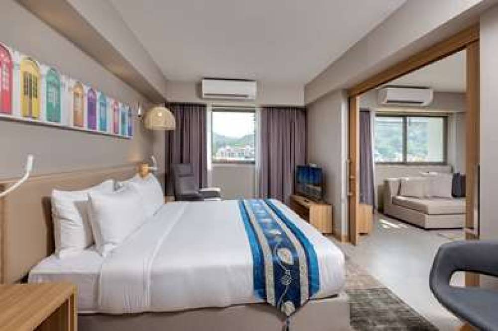 Oakwood Hotel Journeyhub Phuket